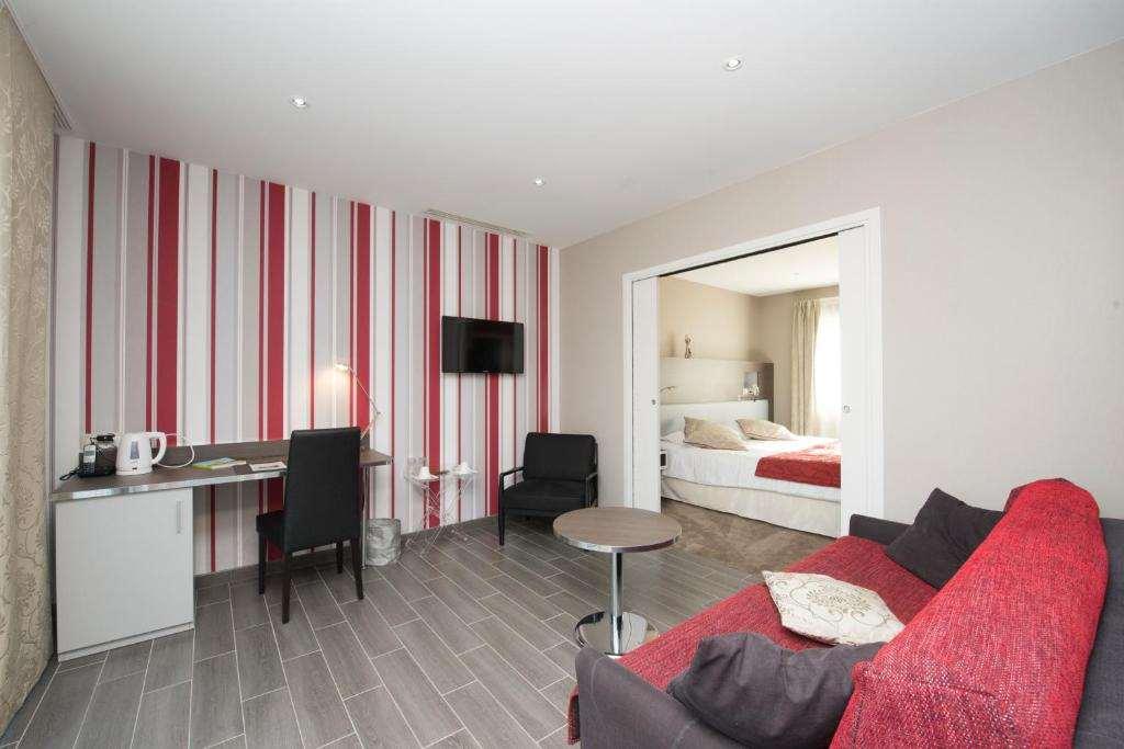 Logis Auberge Bienvenue Doue-la-Fontaine Ruang foto